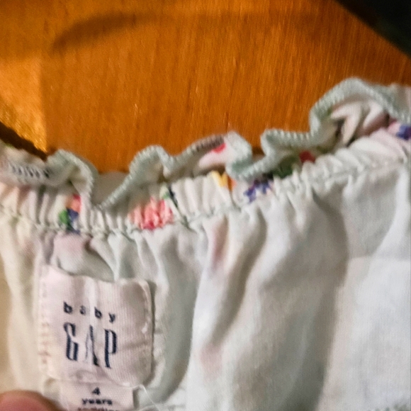 GAP Kids Smocked Floral Dress in Tint Floral, size 4 - Picture 2 of 2